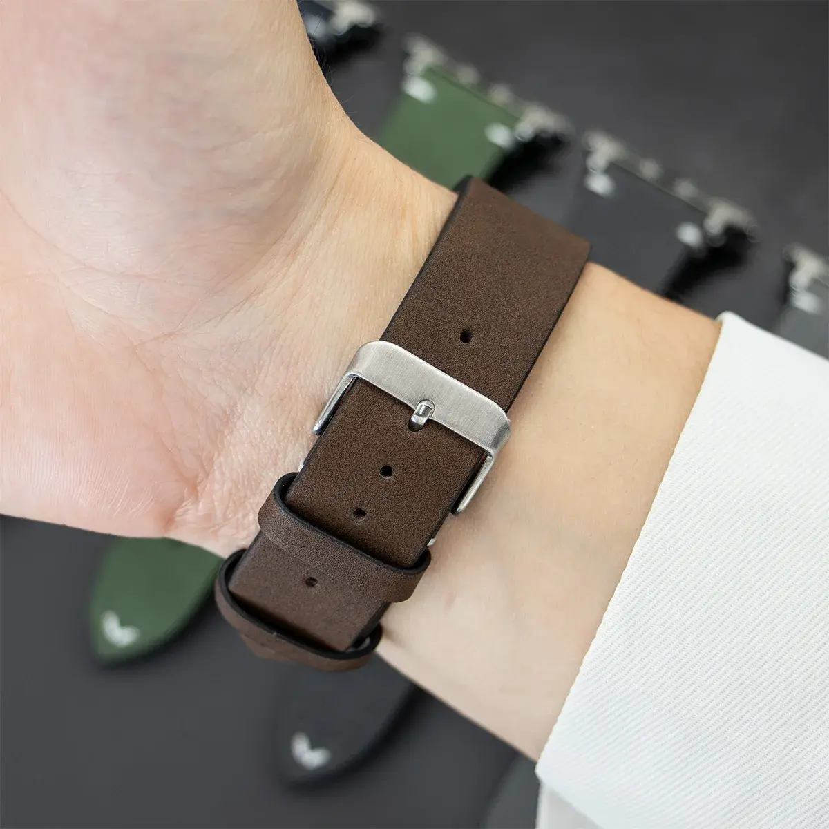 Strap for Apple Watch Ultra/2 49mm 38/40/41/S10-42mm 42/44/45/46/49mm Leather Watchband for iwatch 10 9 8 7 4 5 6 se Accessories