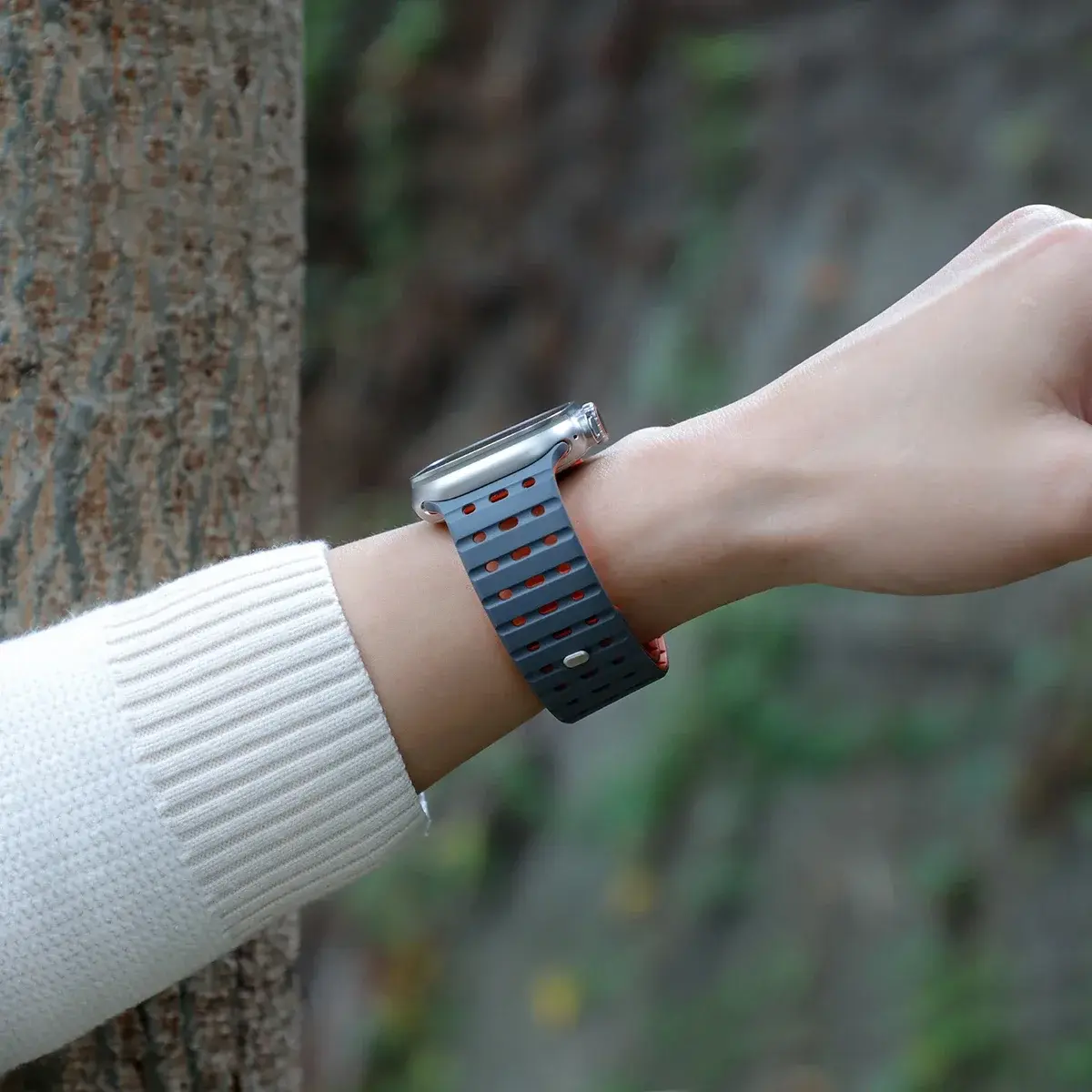 Silicone magnetic strap for Apple Watch series 38 40 41 42 44 45 49 46 sports breathable wristband iWatch s ultra s-10 9 8 7 6 5