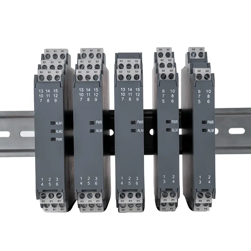 4-20mA to 0-10V DC Signal Isolator 1 In 2 Out Ultra-thin Transmitter Current Voltage Isolation 4-20mA 0-5V 0-10V Output