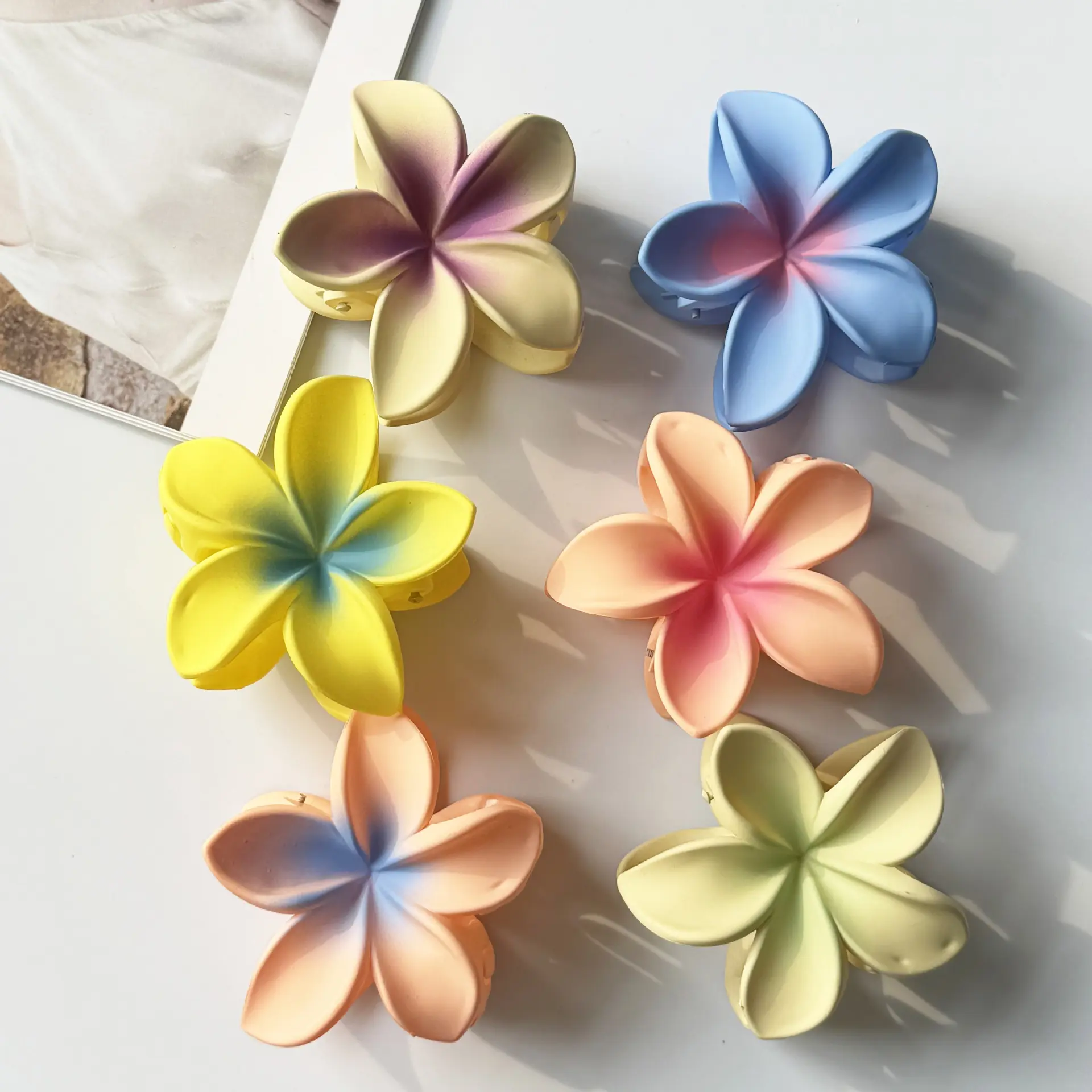 Korean Gradient Flower Hair Claw Clip For Women Hair Clip Crab Hair Claws Ponytail Hairpins Bath Barrette Headwear Accessories