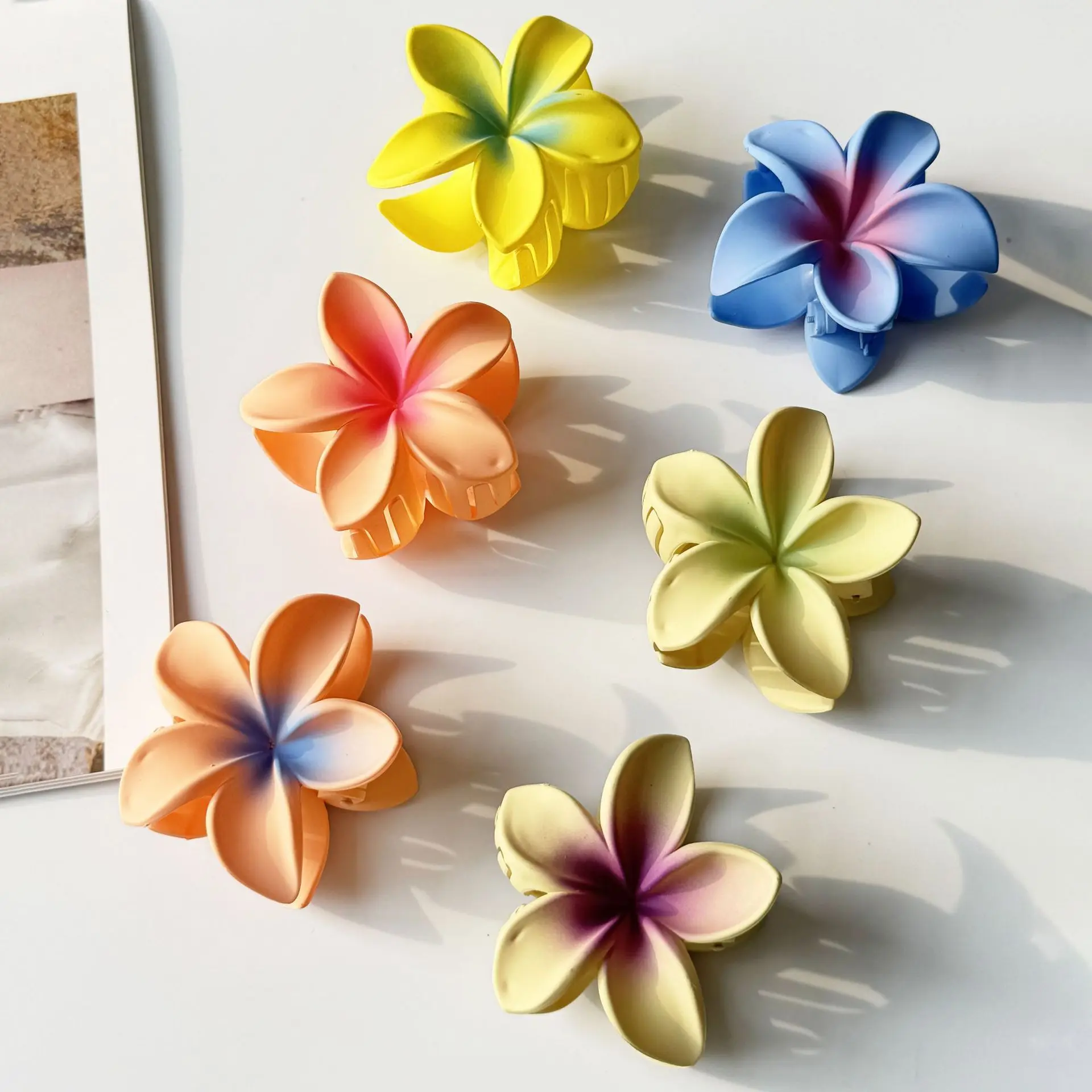 Korean Gradient Flower Hair Claw Clip For Women Hair Clip Crab Hair Claws Ponytail Hairpins Bath Barrette Headwear Accessories