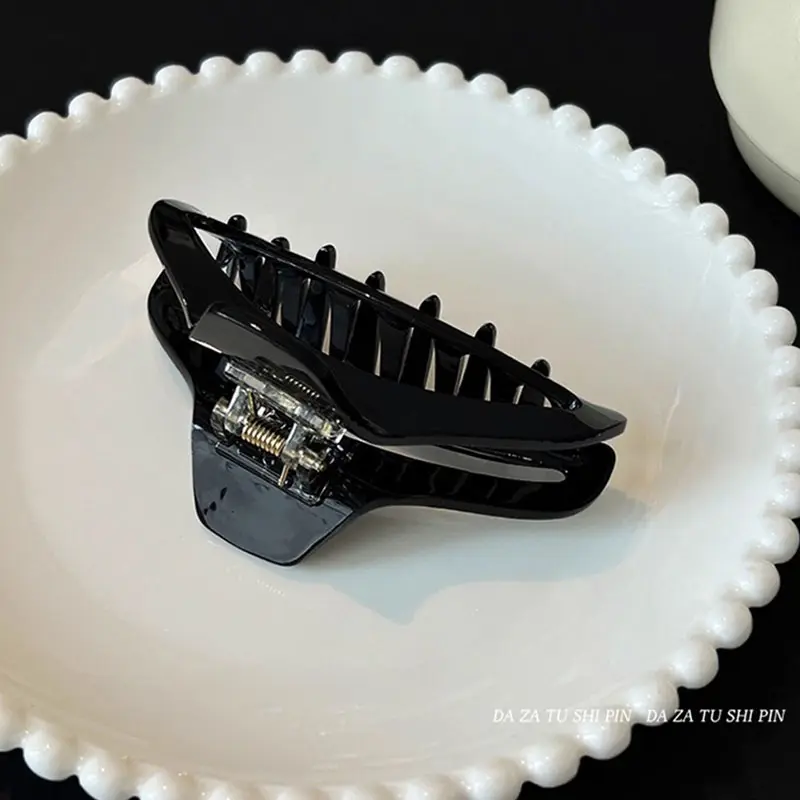 French Style Vintage High Quality Hollow Hair Claw For Women Girl Sweet Hair Ornament Claw Clip Hair Clip Fashion Hair Accessory