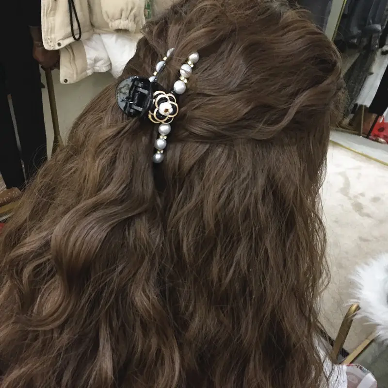 Elegant Camellia Pearl Hair Claws Clips Hairgrips For Women 2024 Rose Flower Rhinestone Acrylic Hair Accessories Clamp Wholesale