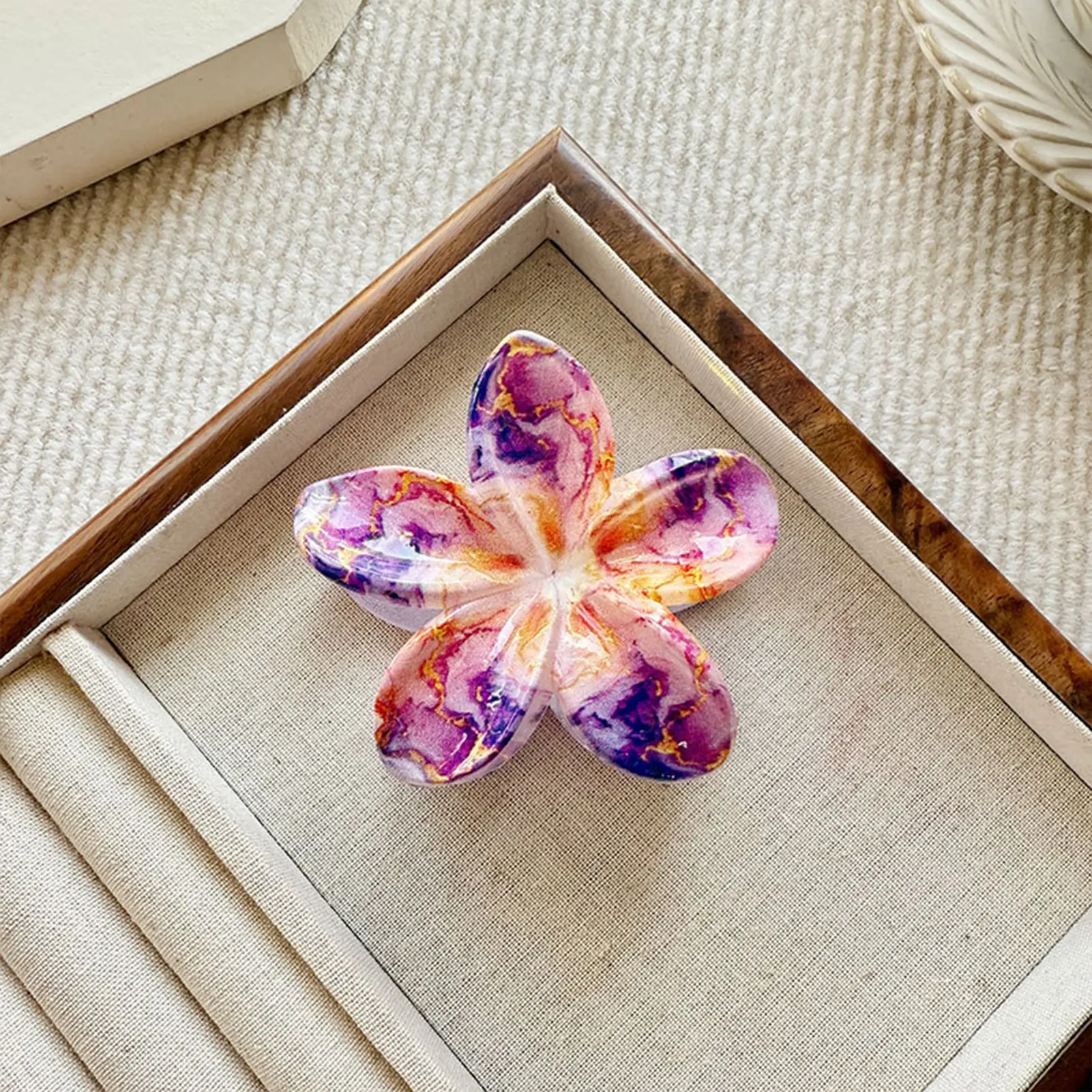 8cm Hawaii Flower Hair Claws For Women Fashionable Frangipani Shark Gripper Clip Bright Flower Hairpin Girls Hair Accessories