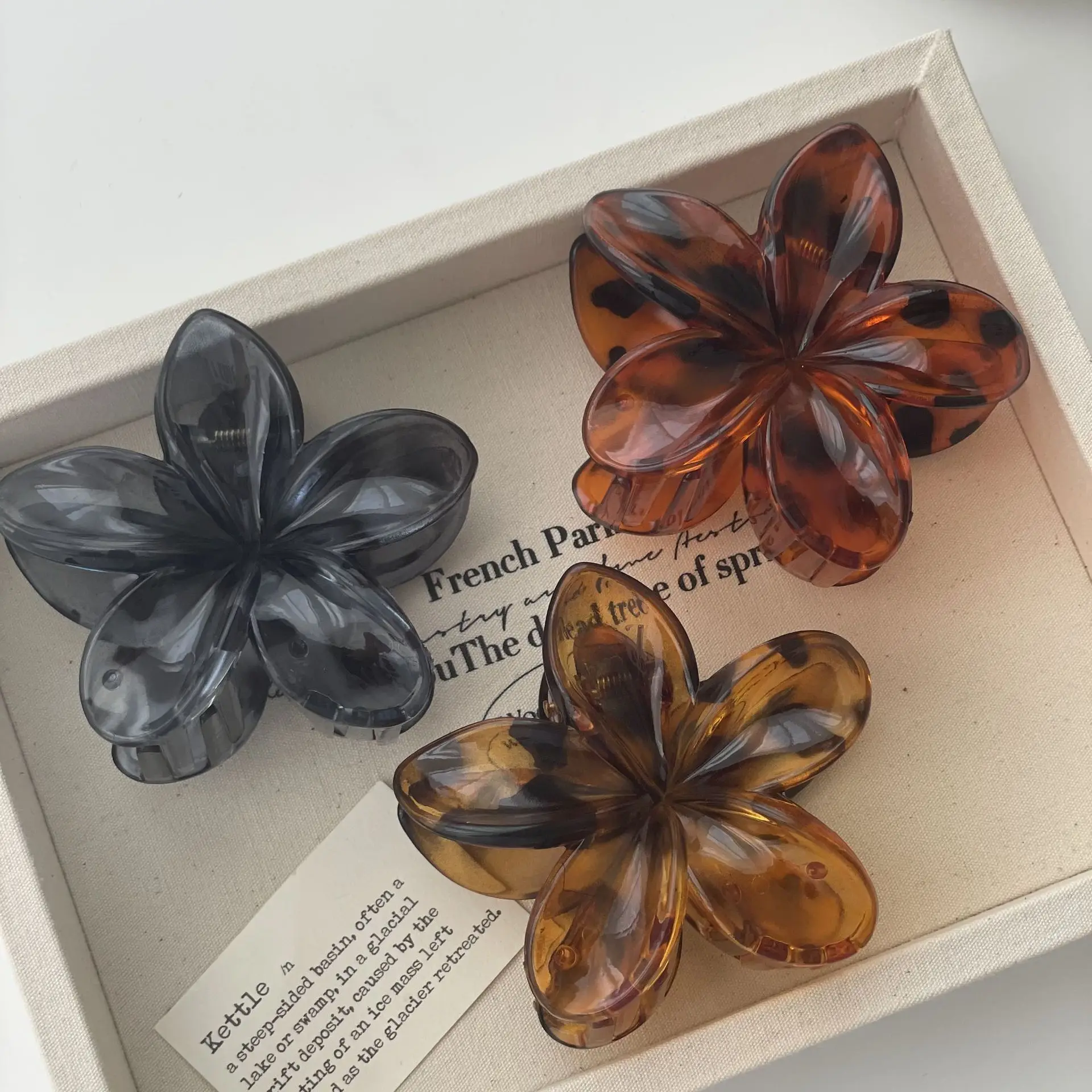 2/4PCS Fashion Women Flower Hair Clips Vacation Bohemia Egg Flower Shark Clips Barrettes Girls Large Hairpins Hair Accessories