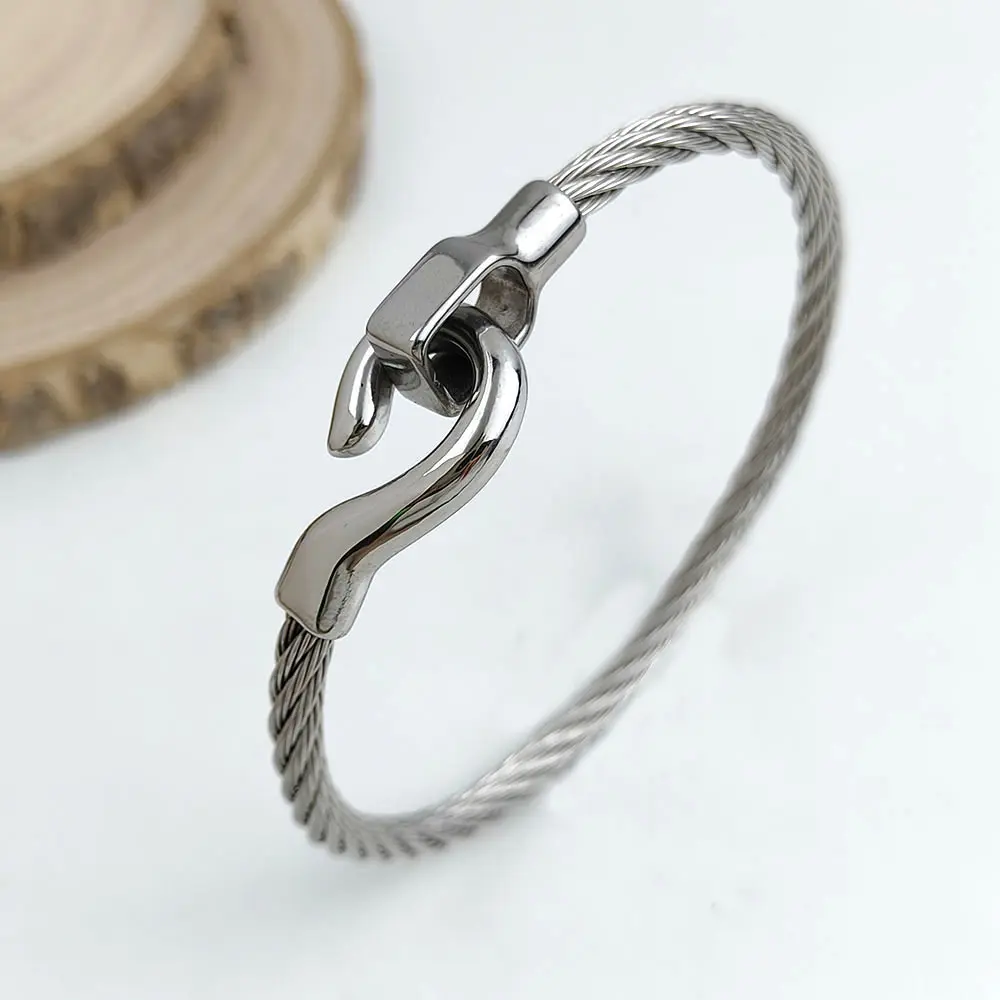 Stainless steel high-end circular hook hook bracelet wrist accessory waterproof accessory gift for mom