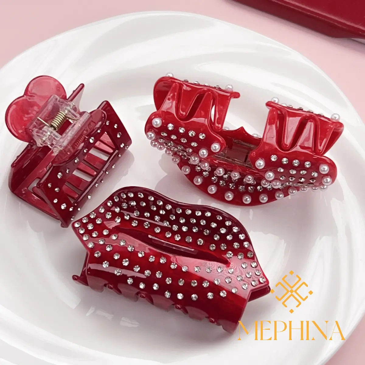 MEPHINA Valentine's Day Hair Claw Clips Lip Hair Claws Heart Hair Clips Classy Diamond-studded Hair Claws Accessories for Women