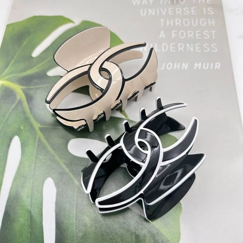 1pc Double C small fragrance French texture hair clip, shark clip hair accessory, women's light luxury hair clip hair accessory