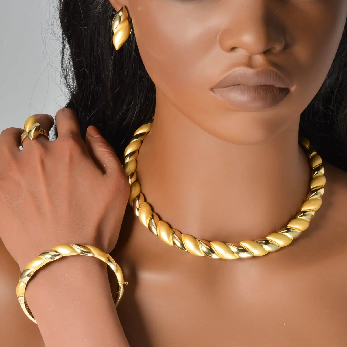 Luxury Dubai Jewelry Woman Jewelry Set Necklace/Ring/Earrings/Bracelet Set Necklace for Girls Stylish Accessories Party Jewelry