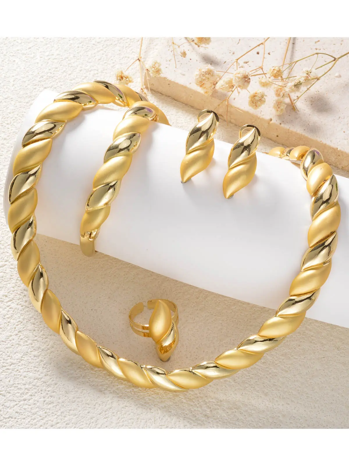 Luxury Dubai Jewelry Woman Jewelry Set Necklace/Ring/Earrings/Bracelet Set Necklace for Girls Stylish Accessories Party Jewelry