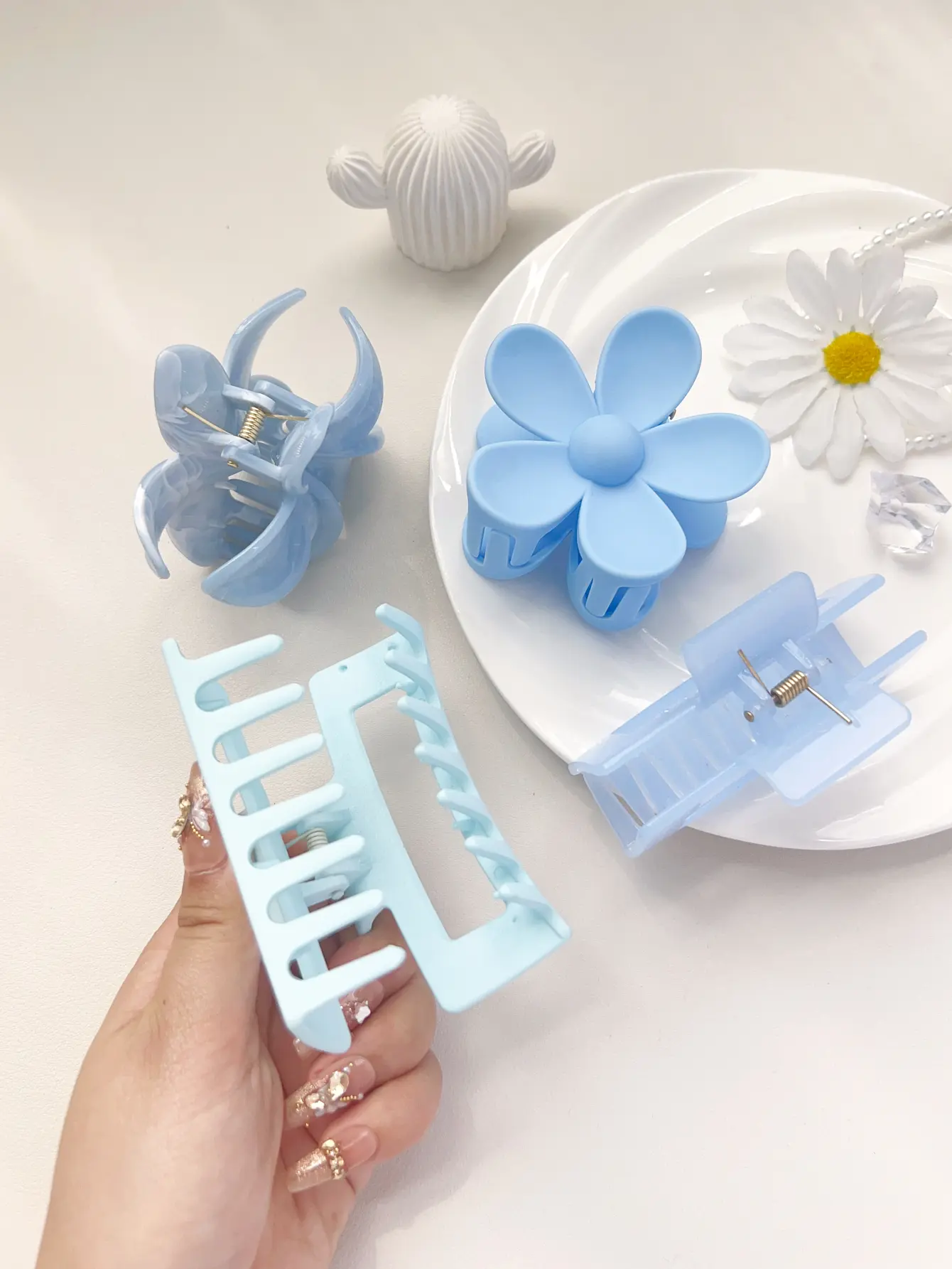 4Pcs Summer Big Hair Claw Clips Butterfly Hair Accessories for Women Girl Fashion Flower Headwear Non-Slip Hairpin Crab Barrette