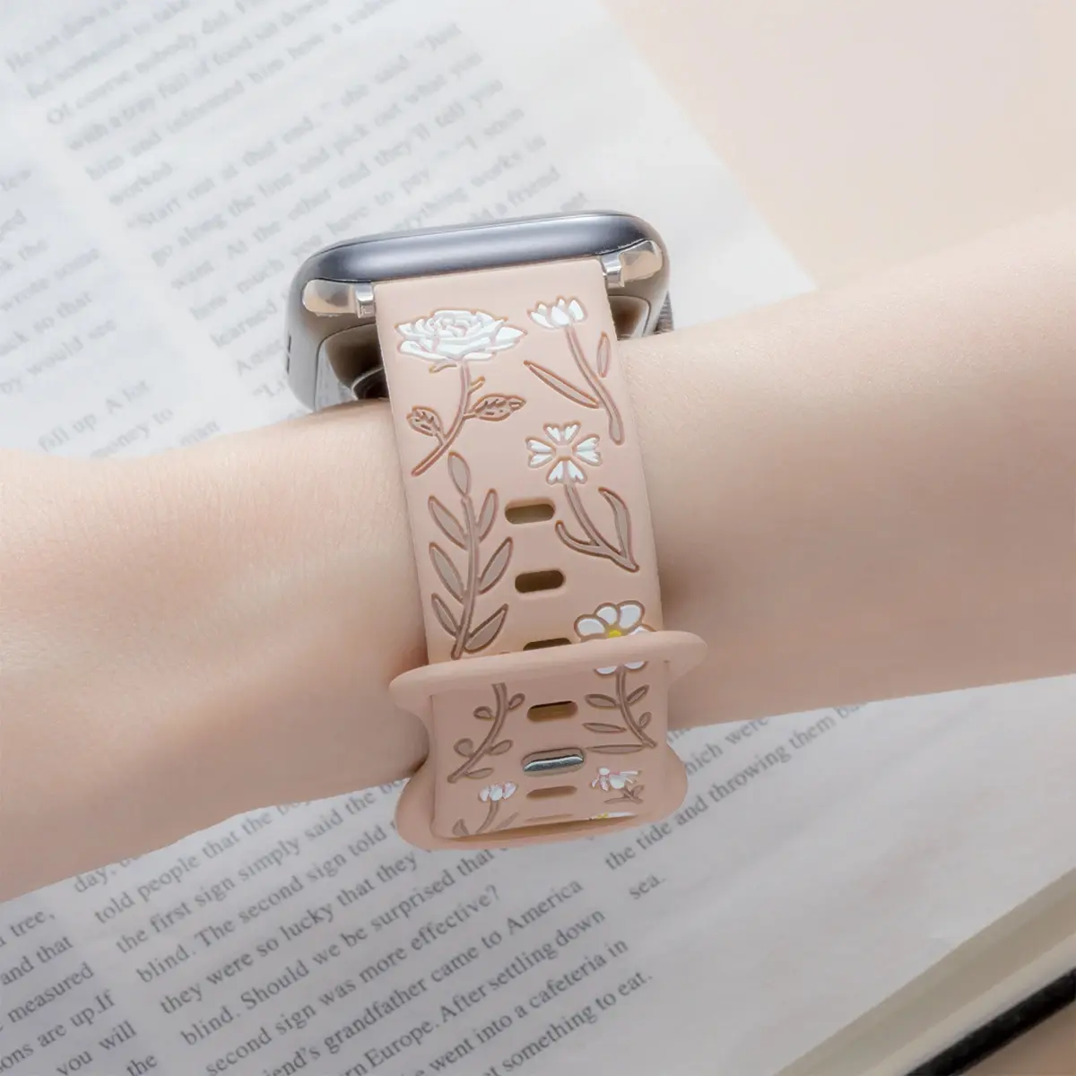 Floral Engraved Straps for Apple Watch Band 49mm 46mm 45mm 44mm 42mm 41mm 40mm Bracelet Iwatch Series 10 9 8 7 SE Ultra Correa