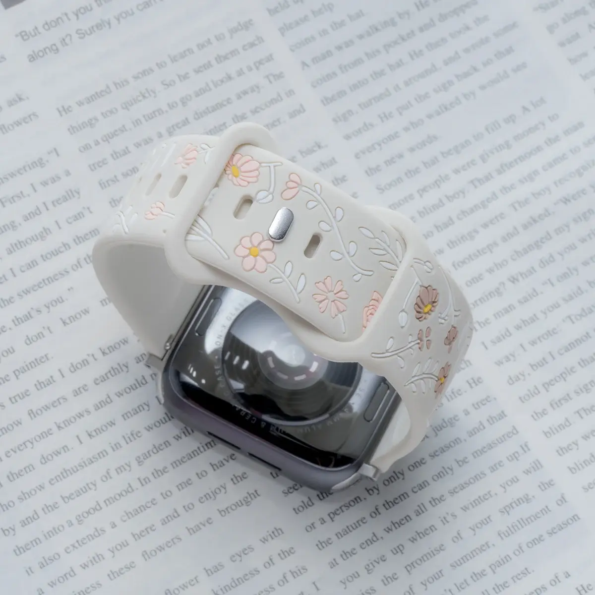 Floral Engraved Straps for Apple Watch Band 49mm 46mm 45mm 44mm 42mm 41mm 40mm Bracelet Iwatch Series 10 9 8 7 SE Ultra Correa