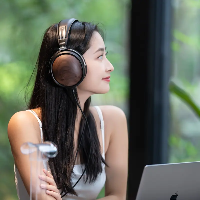 FiiO FT1 Closed-Back Over-Ear Headphone 60mm Dynamic Driver Hi-Res Audio Wired HiFi American Black Wood Ear Cups for Studio