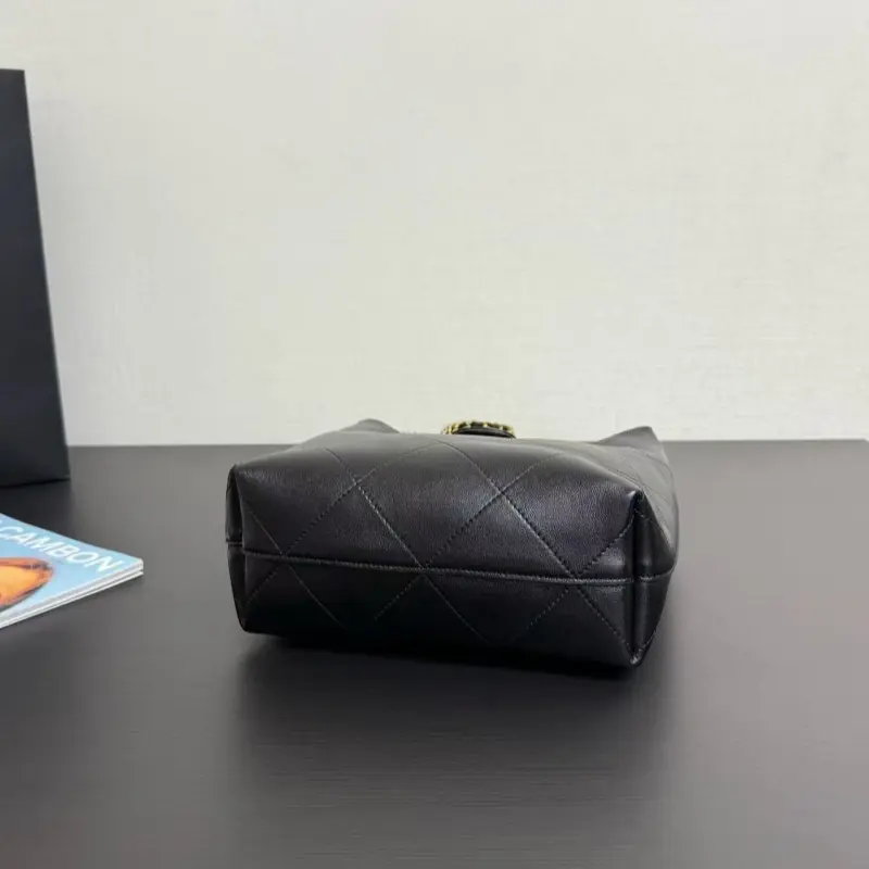 The 2025 early spring new hippie bag, diamond chain underarm bag, retro bucket bag, 100% genuine leather soft single-shoulder ba