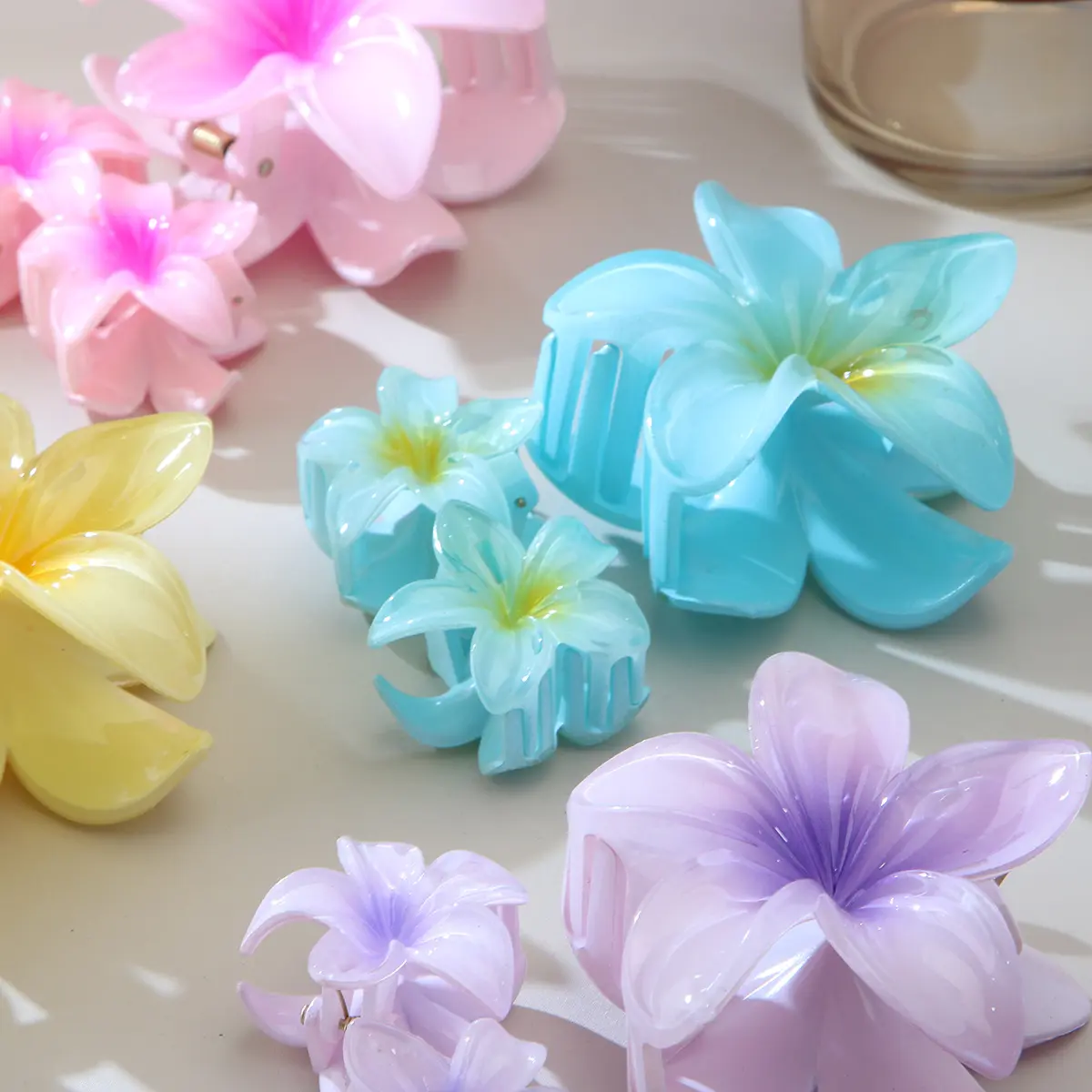 3Pcs Sweet Hawaiian Gradient Color Flower Hair Clip Claw Ponytail Clip Headwear Hairpin Crab Barrette Hair Accessories For Women