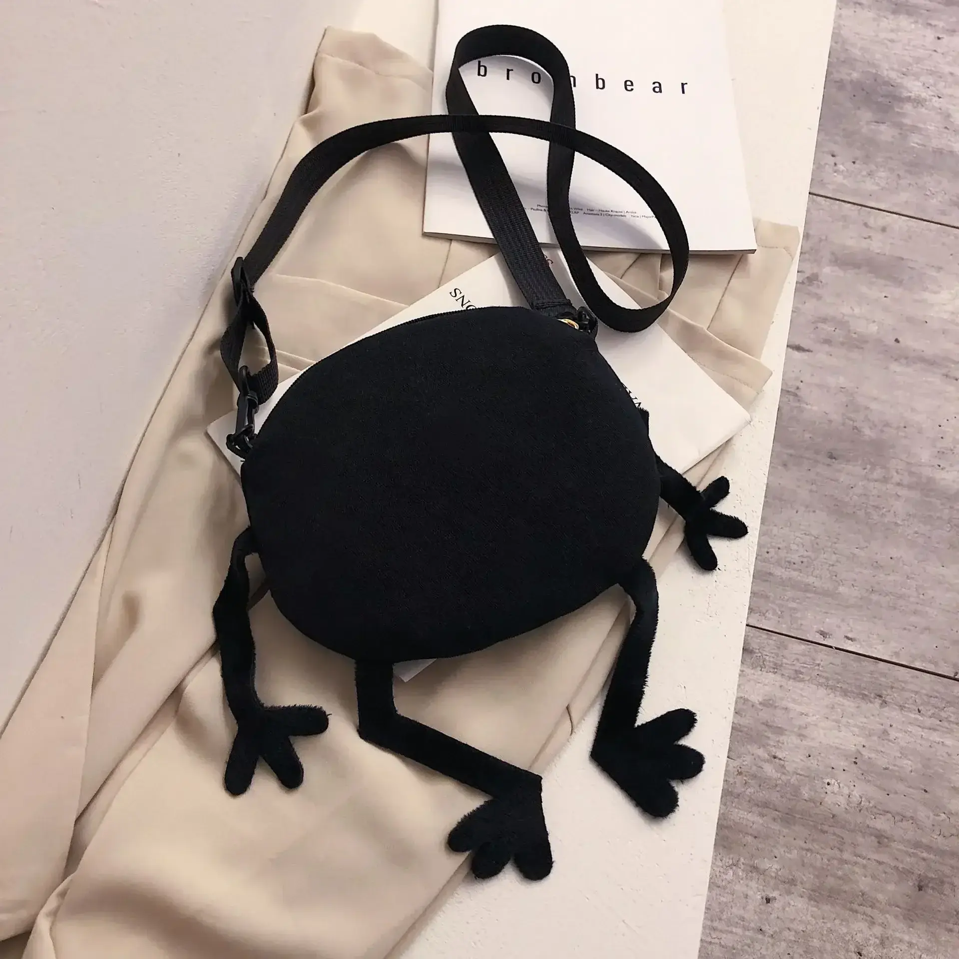 Fashion Big Eyes Canvas Girls Shoulder Bag Cute Black Briquettes Messenger Bag Kids Women Coin Purse Mini Crossbody Handbag