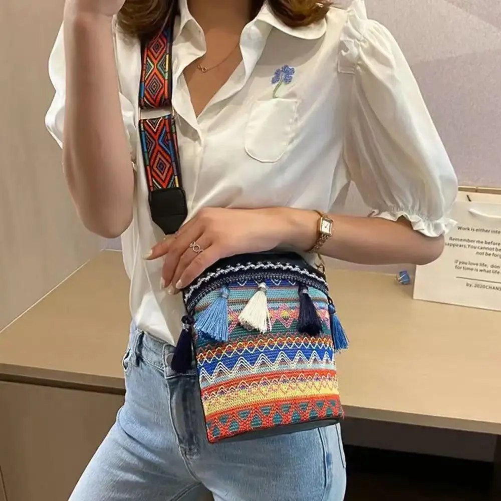Ethnic Style Women's Bag Tassel Colorful Crossbody Bags Fashion Woven Shoulder Bag Trend Bucket Messenger Bag Women's Niche Bag