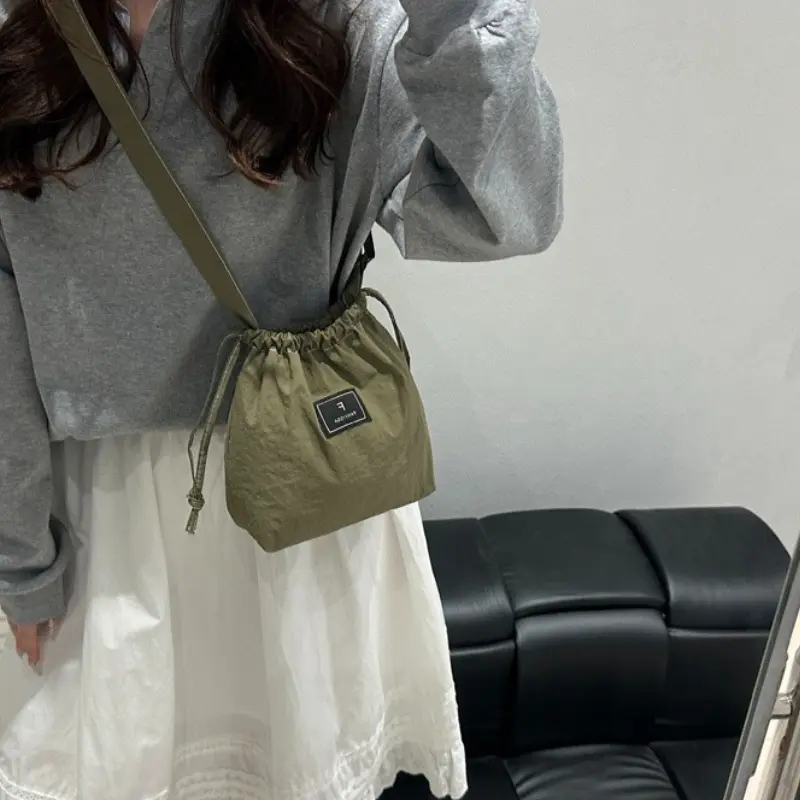 Casual Bucket Bag Women's Large Capacity Commuter Single Shoulder Cloth Bag Versatile Internal Structure Polyester Fiber Nylon