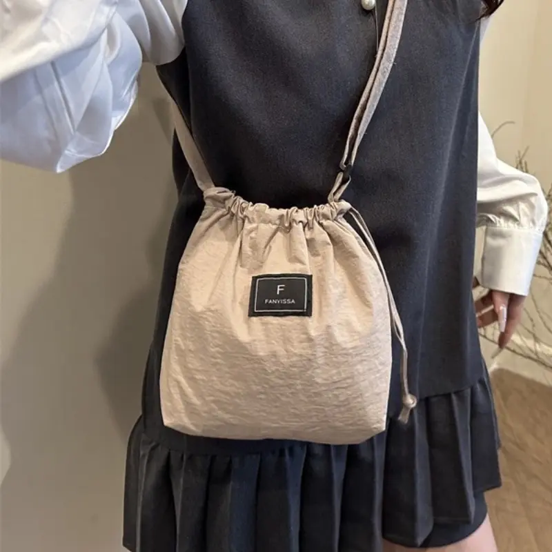 Casual Bucket Bag Women's Large Capacity Commuter Single Shoulder Cloth Bag Versatile Internal Structure Polyester Fiber Nylon