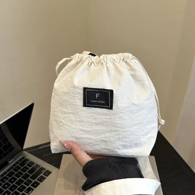 Casual Bucket Bag Women's Large Capacity Commuter Single Shoulder Cloth Bag Versatile Internal Structure Polyester Fiber Nylon