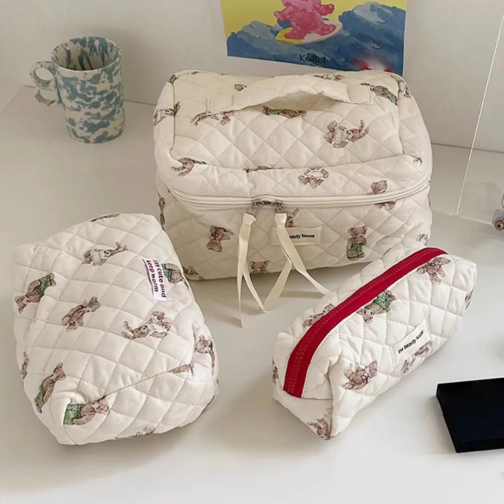 Women Quilted Makeup Bag Large Capacity Padded Cosmetic Organizer Bag Zipper Closure Girls Daily Cosmetic Bag
