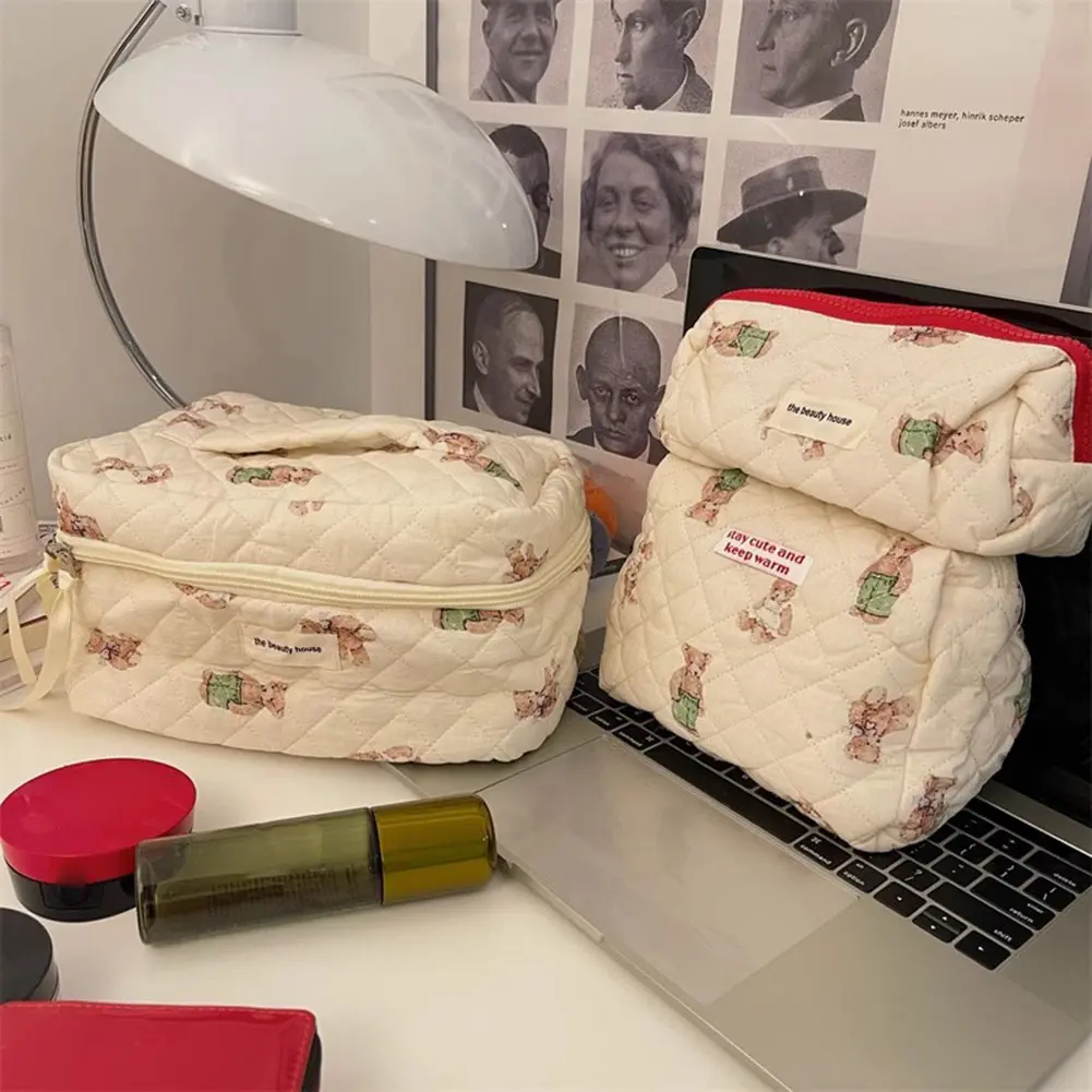 Women Quilted Makeup Bag Large Capacity Padded Cosmetic Organizer Bag Zipper Closure Girls Daily Cosmetic Bag