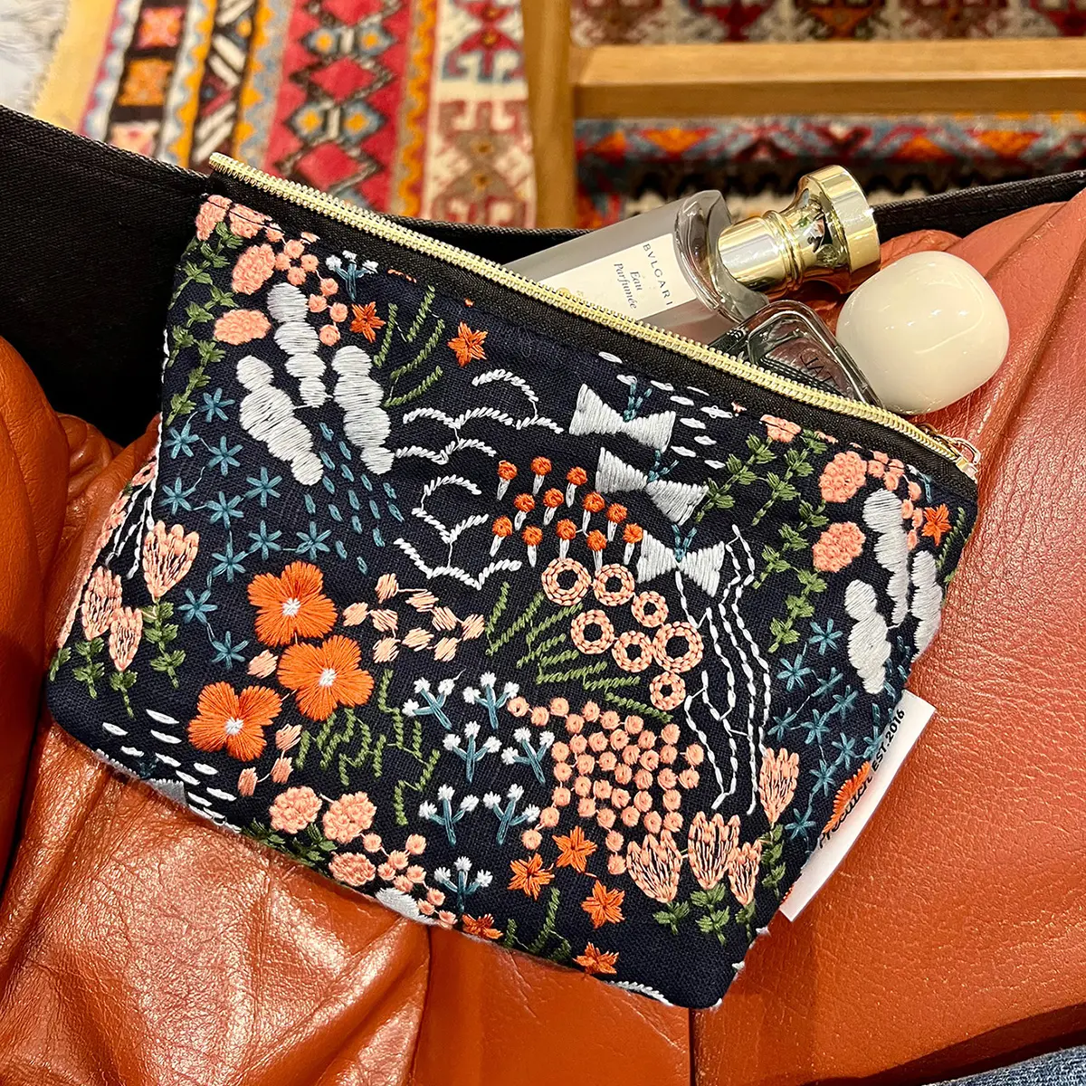 Floral Embroidered Makeup Bag Vacation Fabric Small Handbag Girls Travel Business trip Portable zipper storage bag