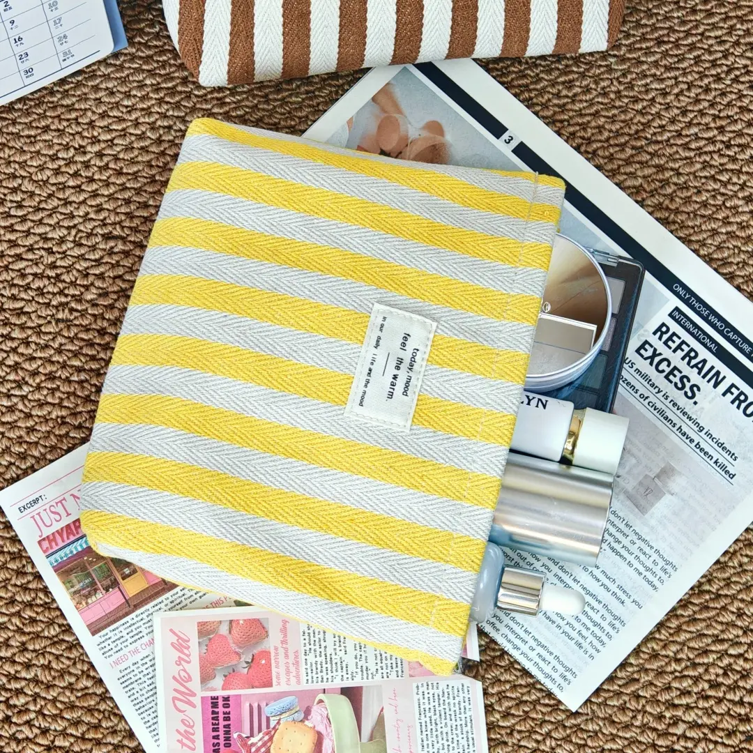 Striped fabric beauty bag makeup bag with zipper, travel-friendly, neutral wash bag, storage bag, simple and elegant makeup bag
