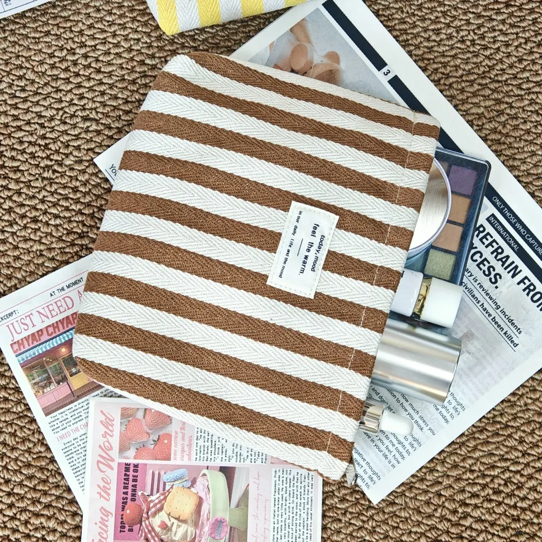 Striped fabric beauty bag makeup bag with zipper, travel-friendly, neutral wash bag, storage bag, simple and elegant makeup bag