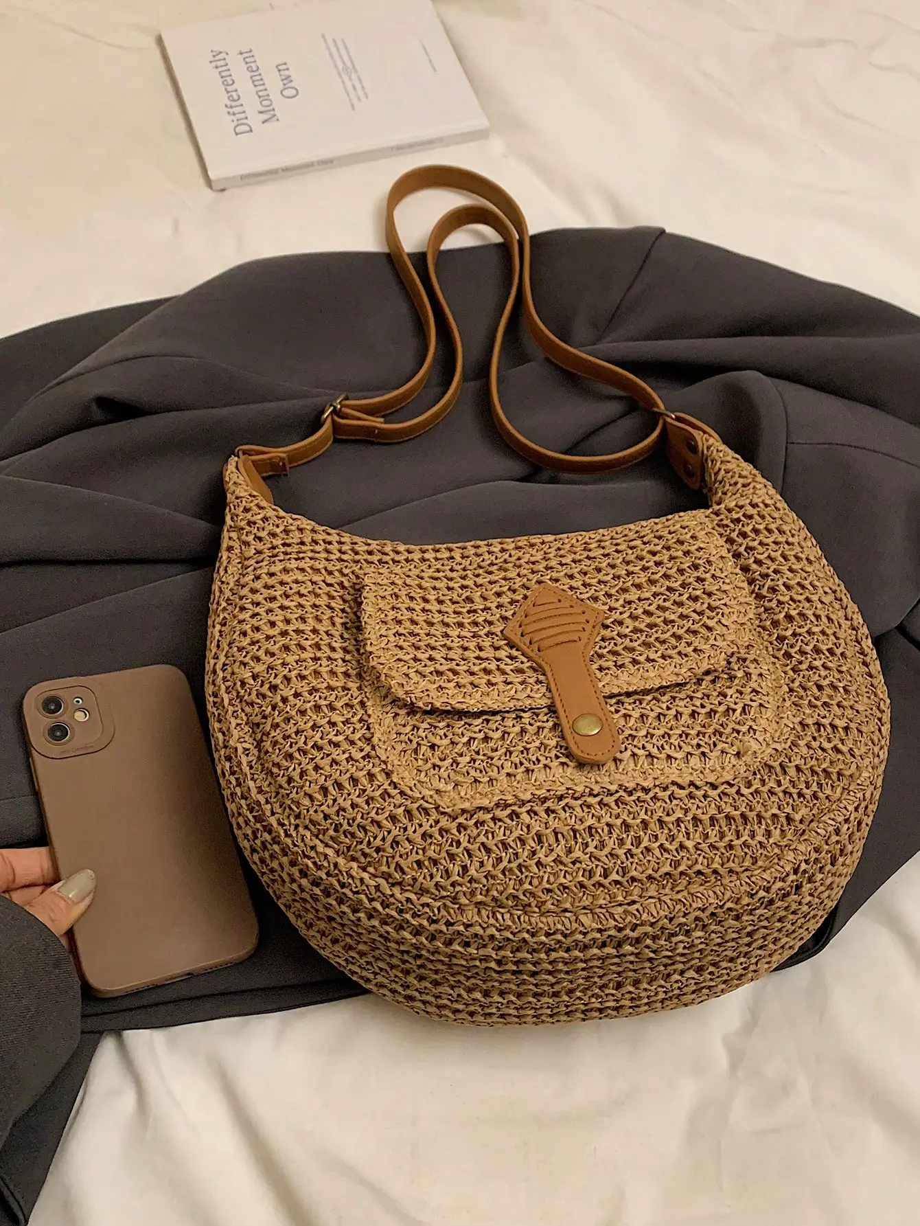 New Fashionable Straw Bag Shoulder Bag New Trendy Shoulder Crossbody Bag Women's Versatile Straw Saddle Bag
