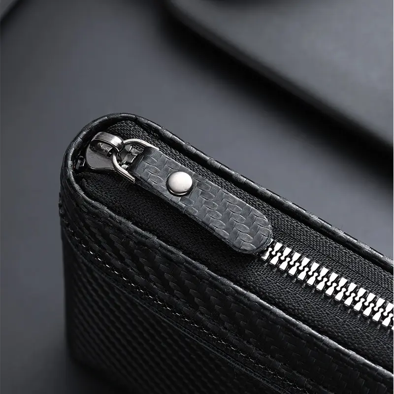 Short carbon fiber men's wallet; large capacity zipper change and coin compartment; thin and fashionable money and card pouch.