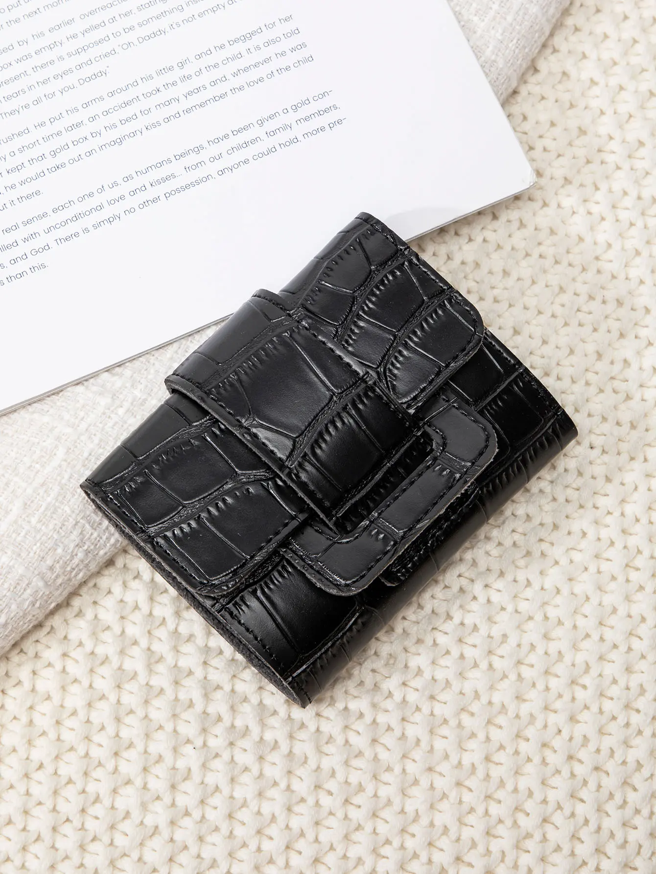 Women's solid color mini crocodile pattern PU leather wallet simple and lightweight small wallet short credit card holder