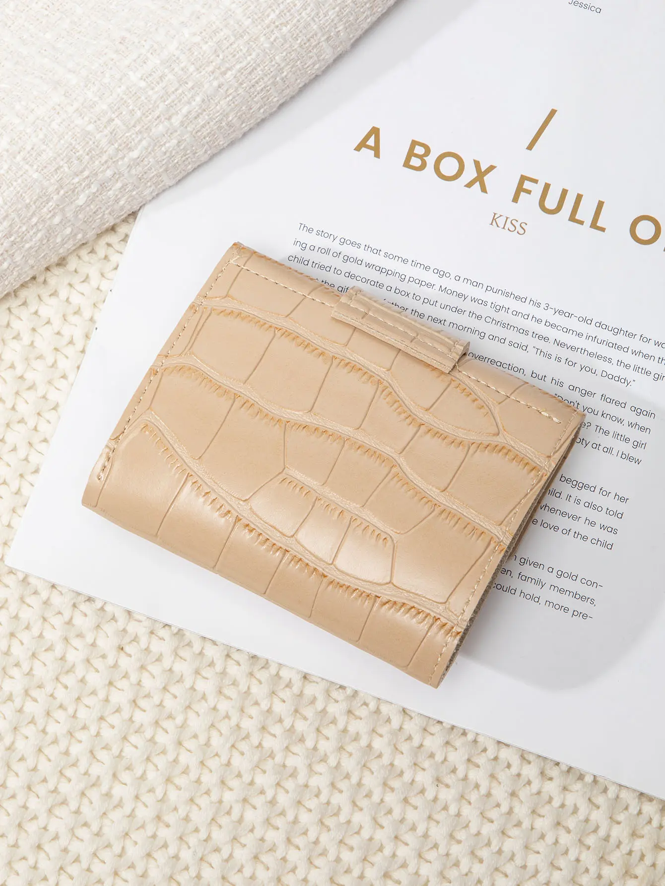 Women's solid color mini crocodile pattern PU leather wallet simple and lightweight small wallet short credit card holder