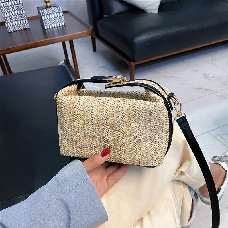 Simple Crossbody Bag Large Capacity Straw Handbag Woven Lightweight Shoulder Bag For Outdoor Beach Shopping