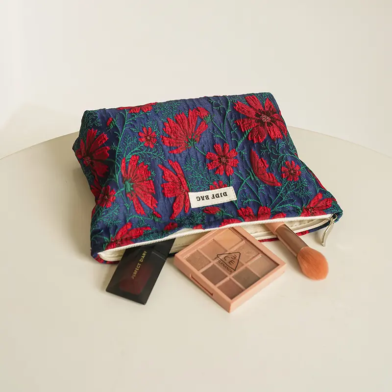 Women's Makeup Bag Red Flowers Large Capacity Zipper Design Cosmetic Lipstick Storage Bag Portable Toiletry Bag Travel Clutch