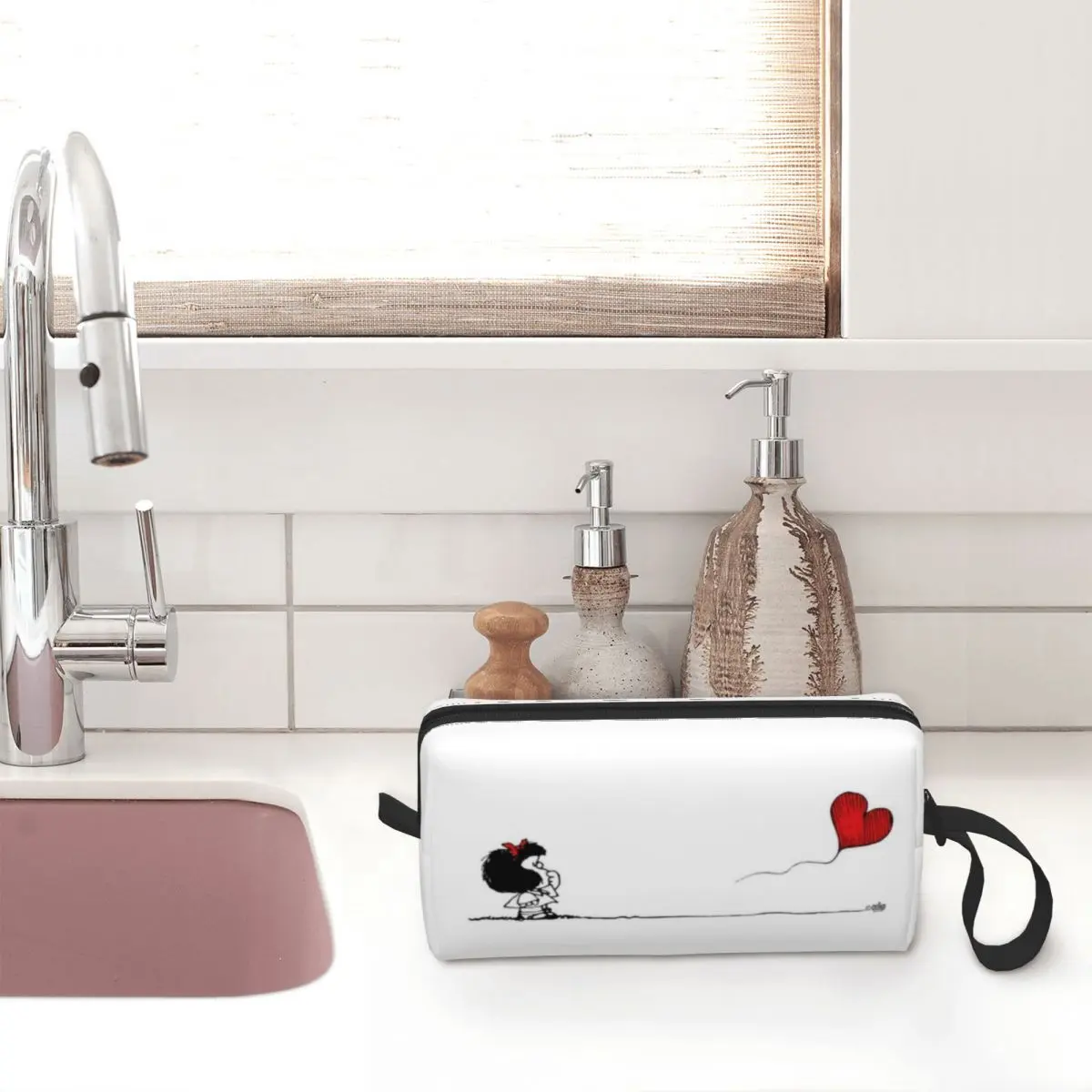 Custom Mafalda Balloon Heart Makeup Bag Women Travel Cosmetic Organizer Quino Manga Cartoon Storage Toiletry Bags Dopp Kit Case