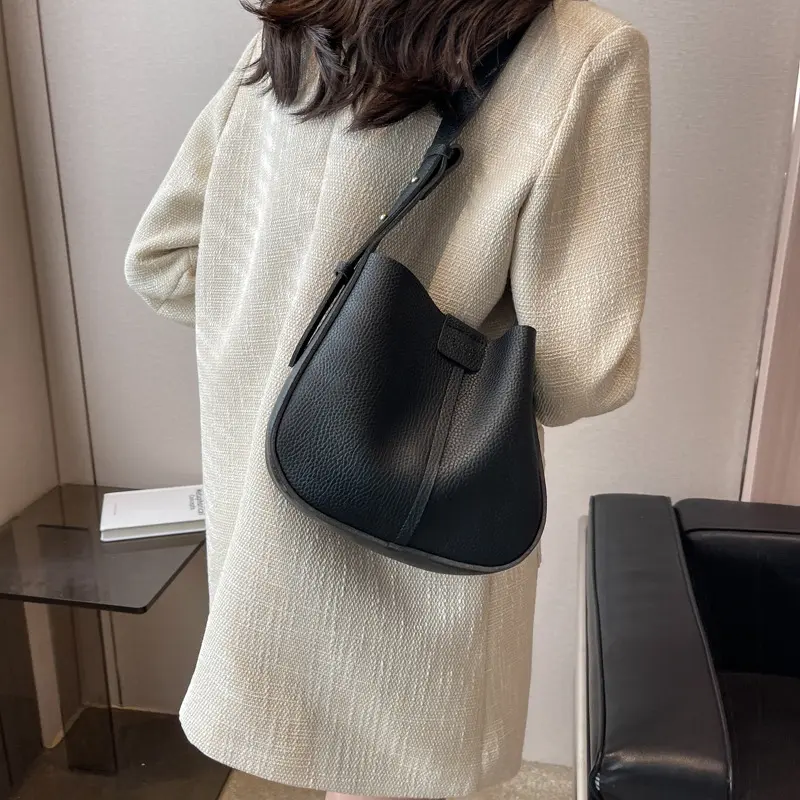 Soft Leather Bag For Women 2024 New Fashionable Commuting Shoulder Crossbody Bag Large Capacity Casual Retro Bucket Bag