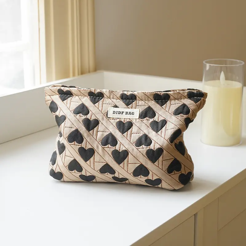 Black Love Woman Cosmetic Bag Large Capacity Cosmetic Lipstick Storage Bag Portable Travel Toiletry Bag Commuter Clutch Ins