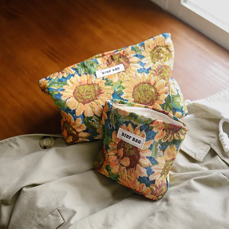 Oil Painting Style Sunflower Women's Makeup Bag Cosmetics Lipstick Storage Bag Portable Toiletry Bag Commuter Clutch Zipper