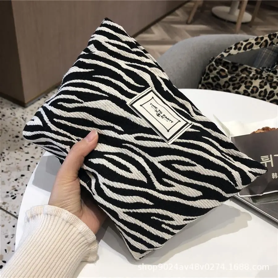 Corduroy Retro Leopard Pattern Makeup Bag Lipstick Hand in Hand with Bag Carry Washing and Storage Bag for Women