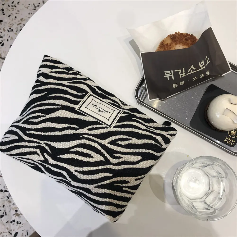 Cosmetic Bag Women Floral Makeup Case Organizer Korean Embroidery Cosmetic Pouch Travel Toiletry Bag Corduroy Canvas Beauty Case
