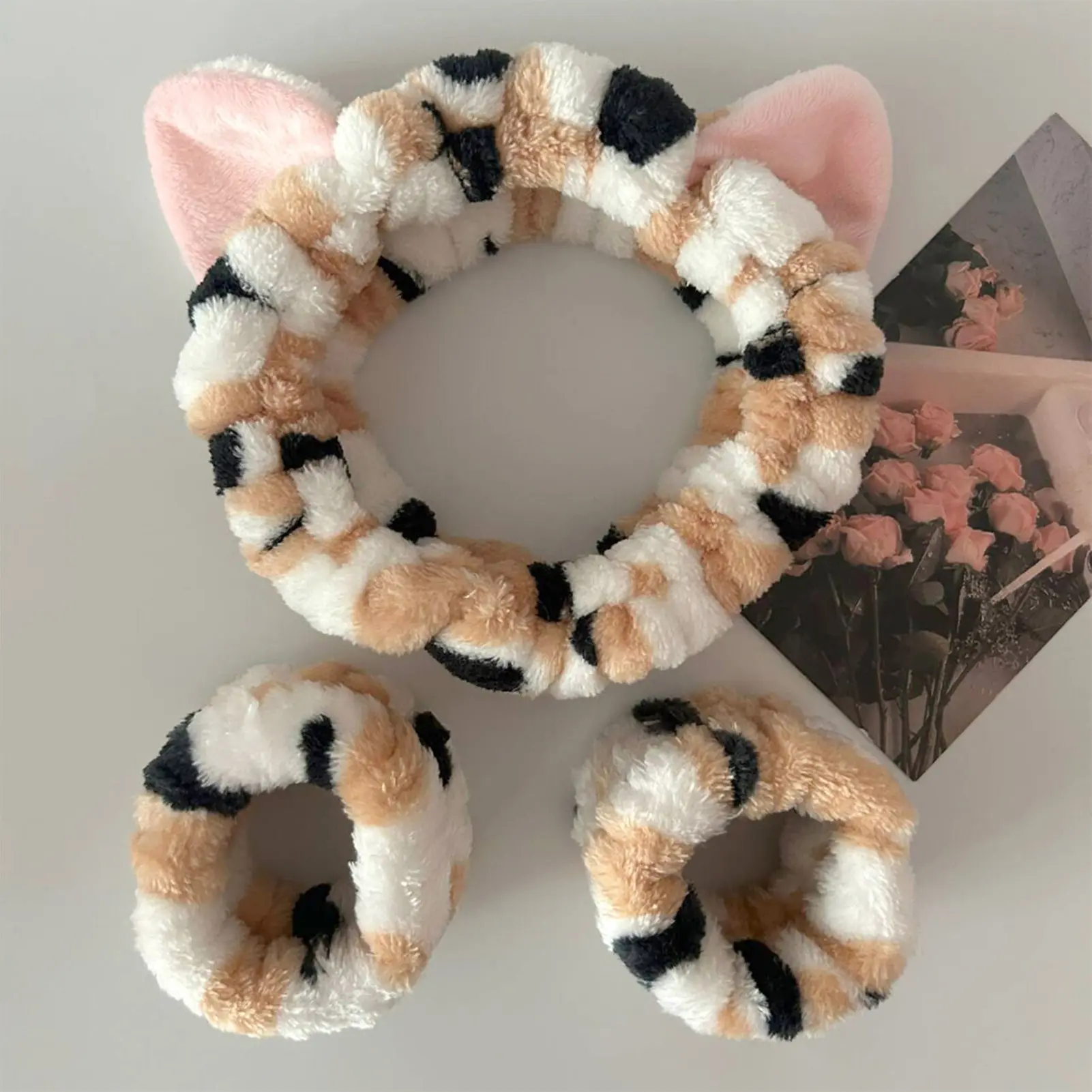 3pcs Wash Face Headband Soft Comfortable Plush Headband Wrist Strap Set For Girls Cartoon Cat Ear Shaped Wash Up Headband Kit