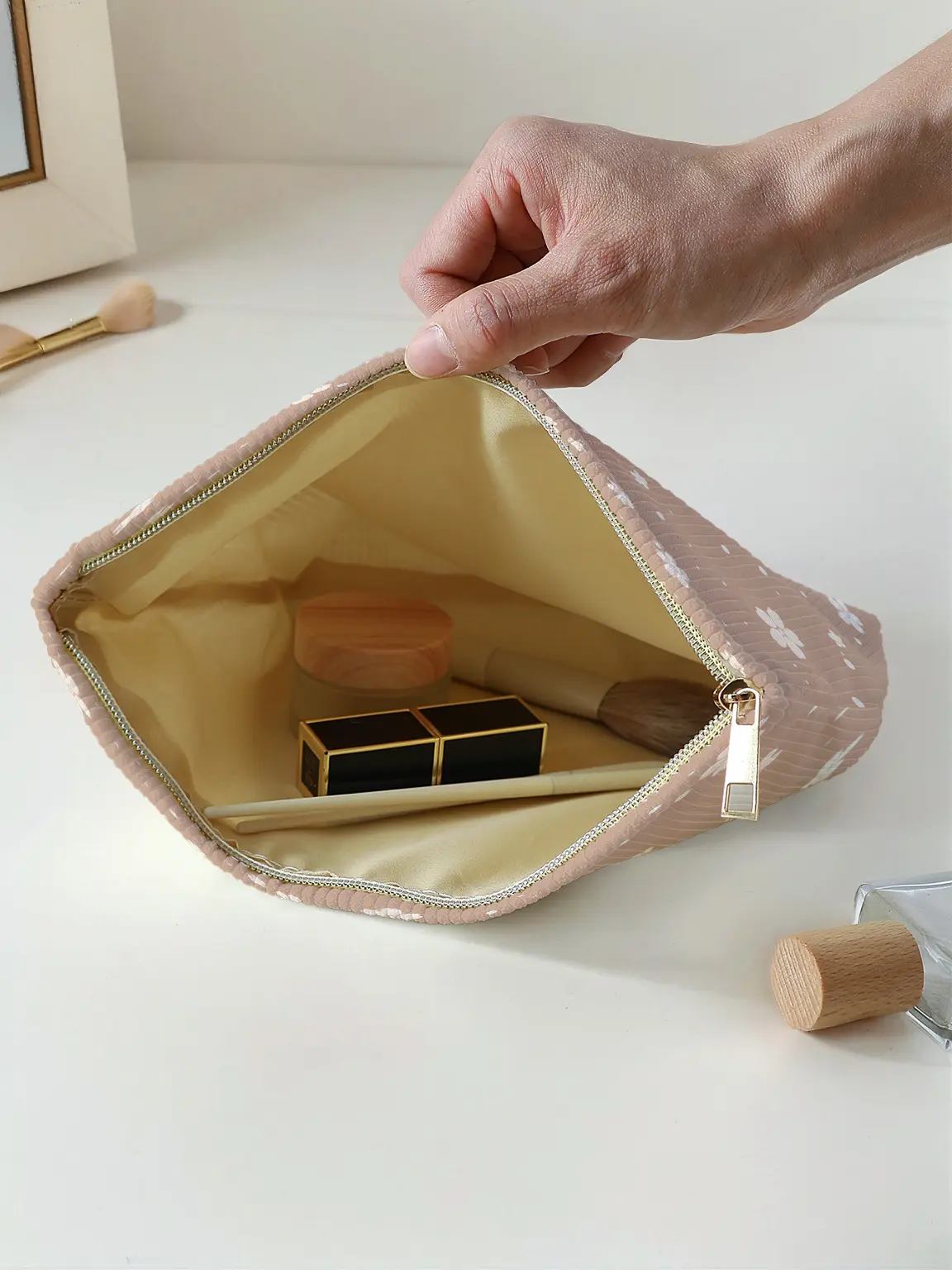 1pc，Floral patterned corduroy zipper makeup bag, lightweight and multifunctional makeup storage bag
