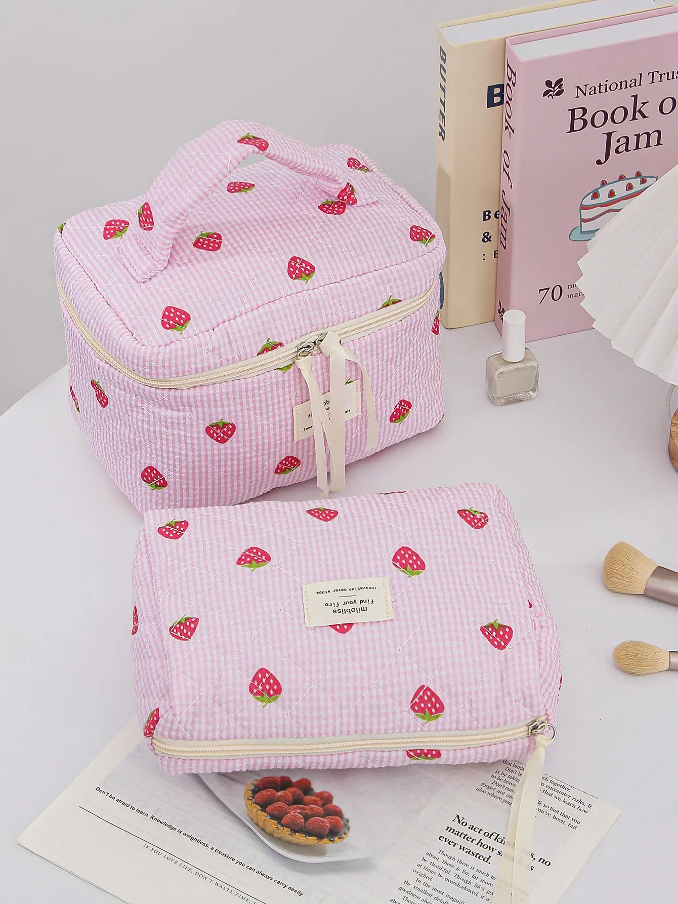1pc/set Strawberry Quilted Makeup Bag, Travel Makeup Bag, Toiletry Makeup Bag, Portable Makeup Bag, Lightweight  Storage Bag