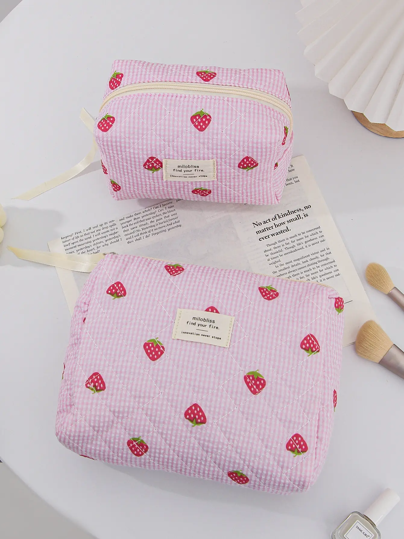 1pc/set Strawberry Quilted Makeup Bag, Travel Makeup Bag, Toiletry Makeup Bag, Portable Makeup Bag, Lightweight  Storage Bag
