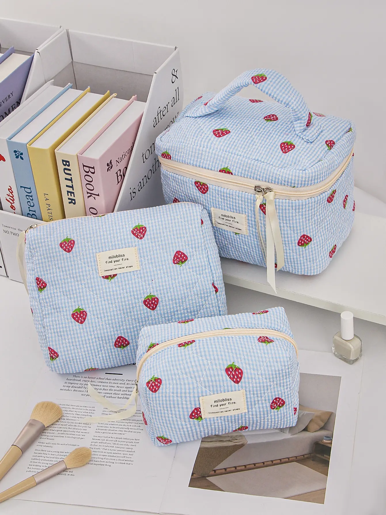 1pc/set Strawberry Quilted Makeup Bag, Travel Makeup Bag, Toiletry Makeup Bag, Portable Makeup Bag, Lightweight  Storage Bag