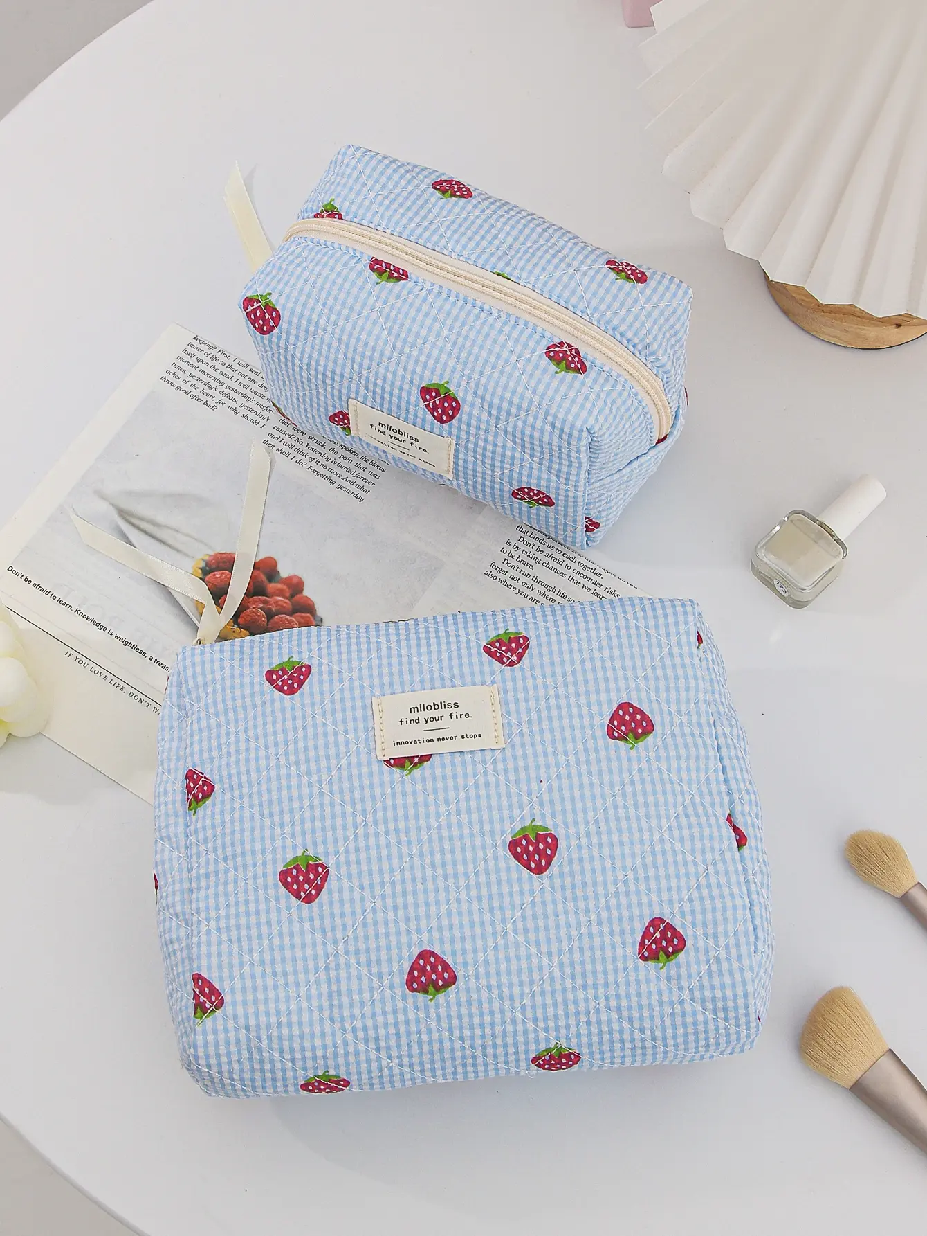 1pc/set Strawberry Quilted Makeup Bag, Travel Makeup Bag, Toiletry Makeup Bag, Portable Makeup Bag, Lightweight  Storage Bag