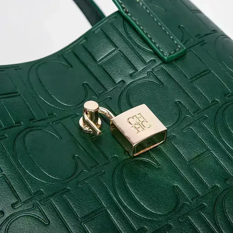 CH Large Capacity Handbag Luxury Brand Temperament Letter Print with Lock Design 2025 Trendy Women's Crossbody Bag