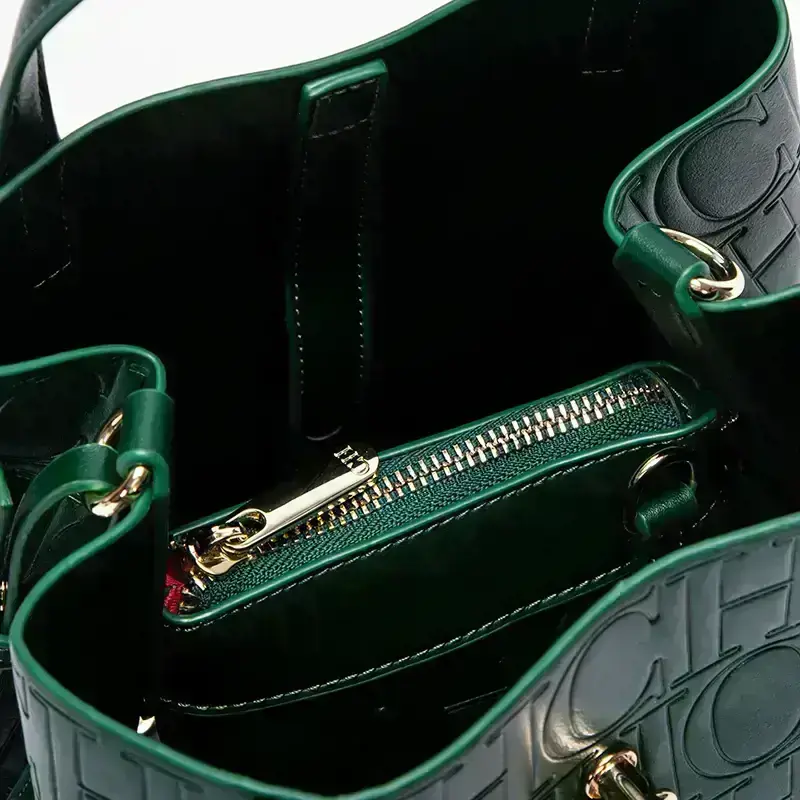 CH Large Capacity Handbag Luxury Brand Temperament Letter Print with Lock Design 2025 Trendy Women's Crossbody Bag